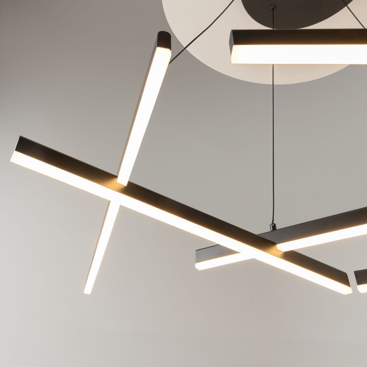 Подвесной светодиодный светильник Maytoni Line MOD016PL-L80BK 4