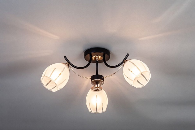 Потолочная люстра Escada 1104/3P изображение 2 Потолочная люстра Escada 1104/3P Фото № 2