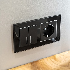 Розетка Werkel с заземлением и шторками черный матовый W1171108 4690389156885 2