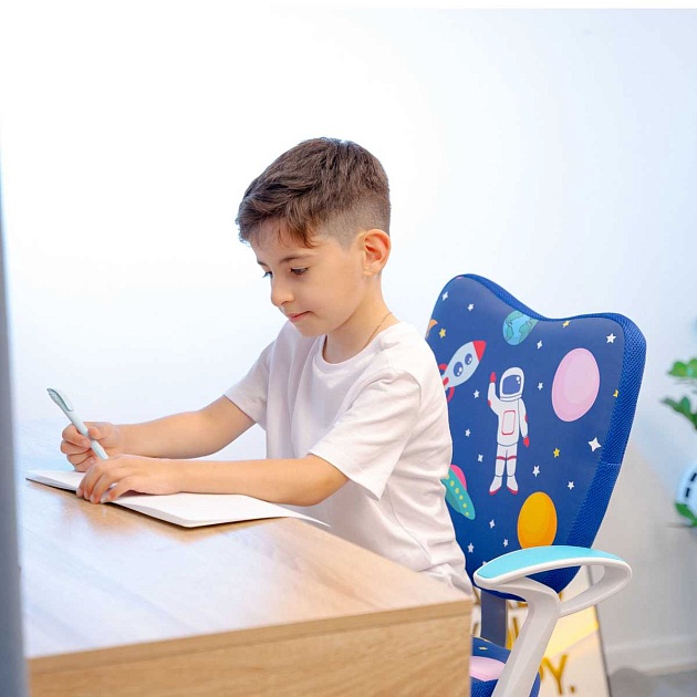 Детское кресло AksHome Catty синий космос, ткань 84762 изображение 15 Детское кресло AksHome Catty синий космос, ткань 84762 Фото № 15